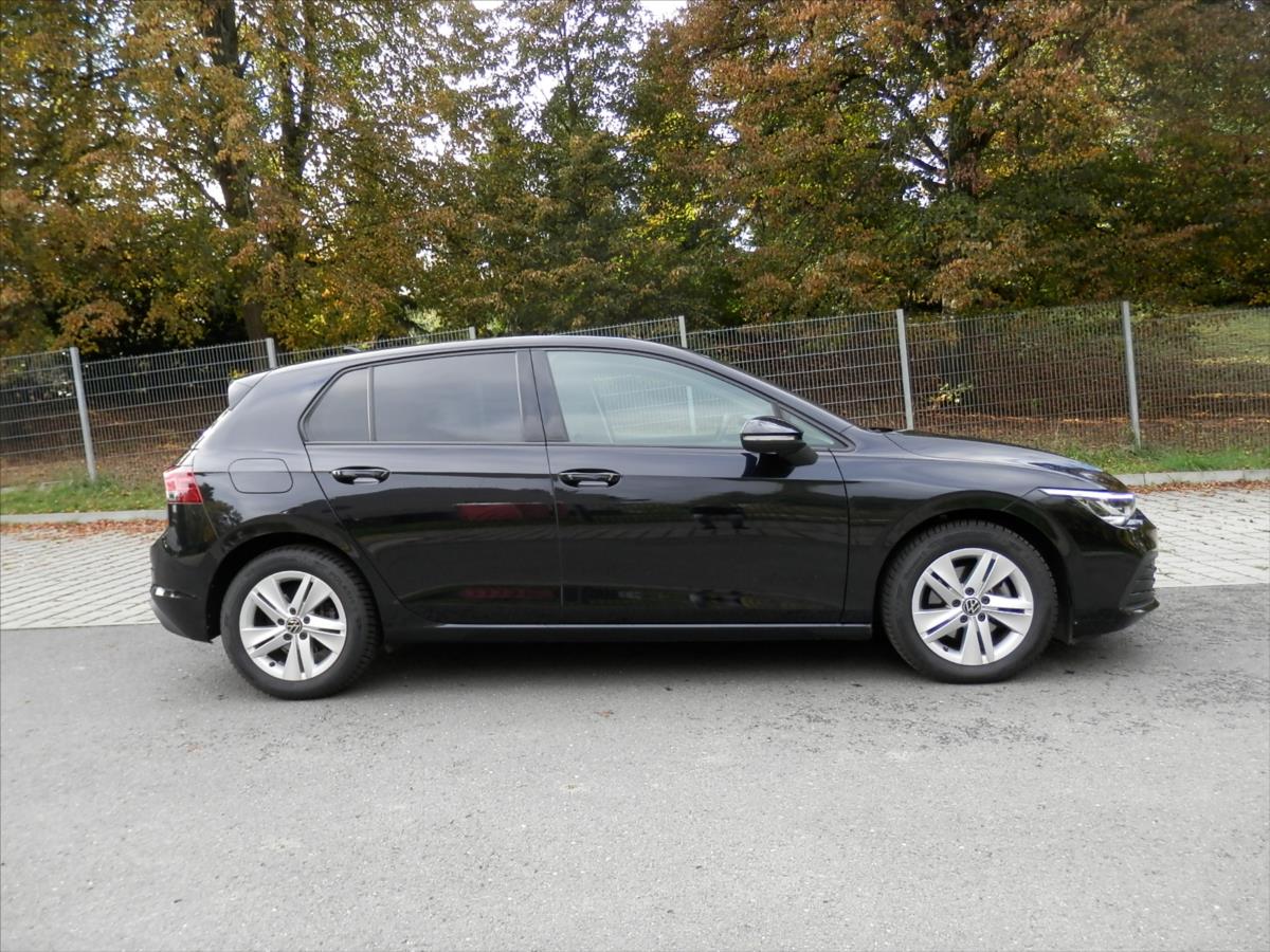 volkswagen-golf-1-5-tsi-110kw-navi-13tis-km-dph - 9