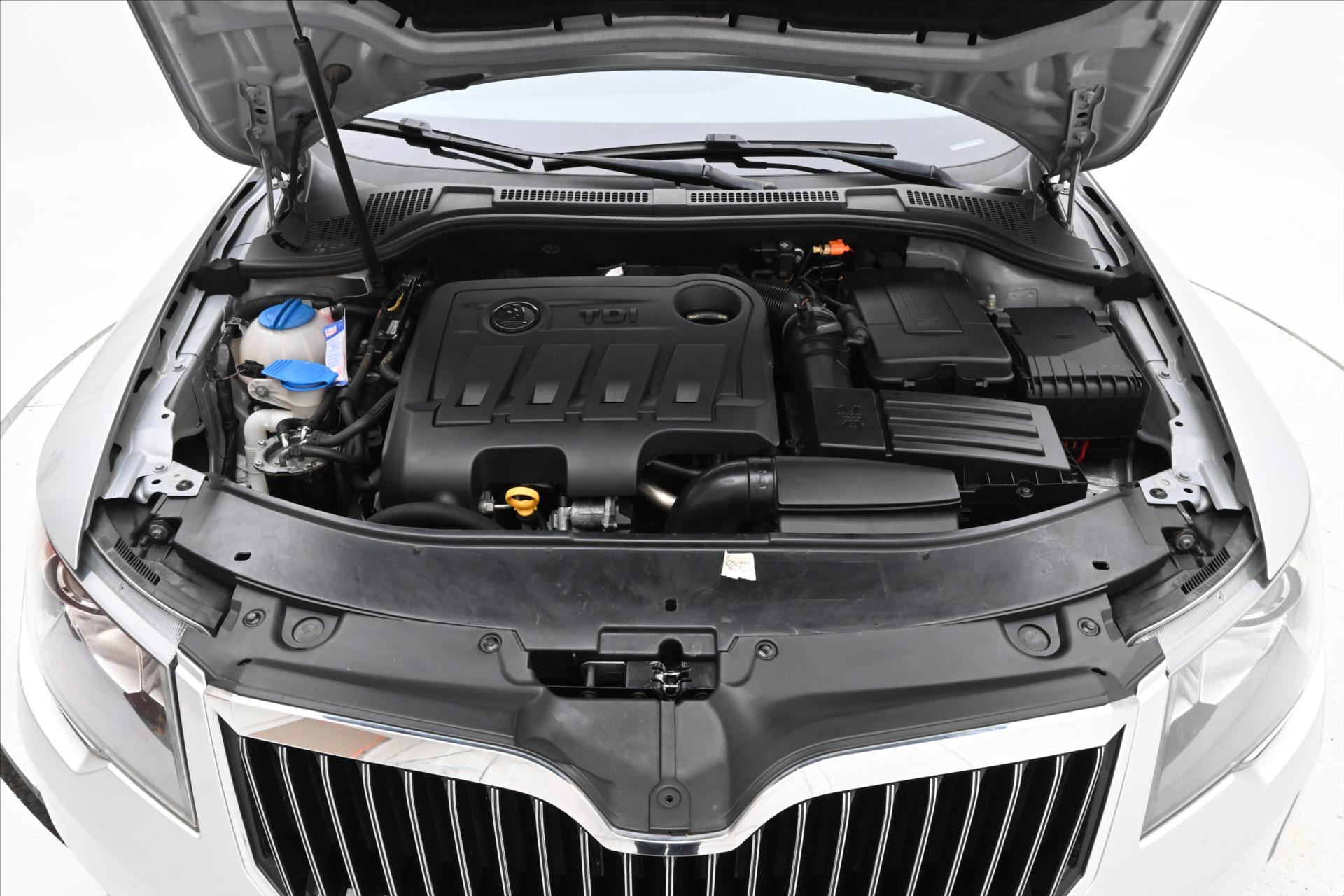 skoda-superb-2-0-tdi-103-kw-ambition-servisni-historie - 8