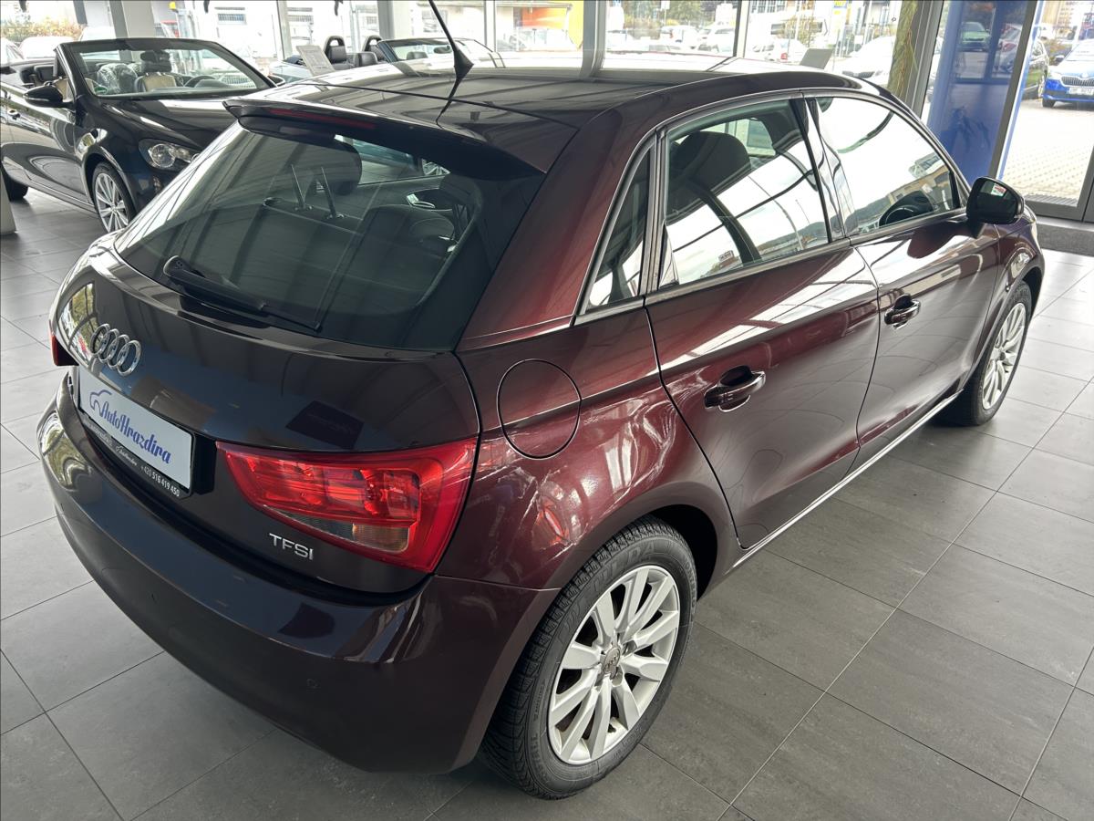 audi-a1-1-2-tsi-spaceback-navi-vyhrev - 6