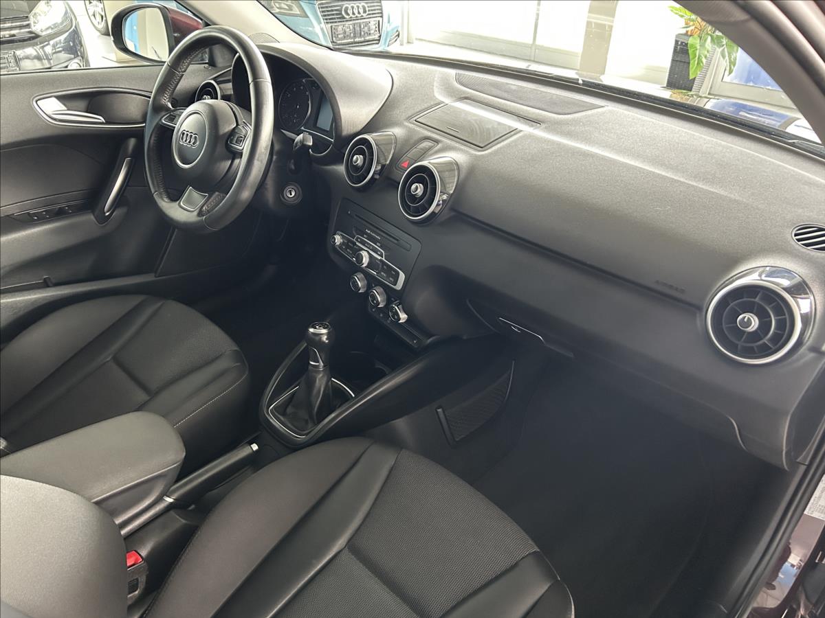 audi-a1-1-2-tsi-spaceback-navi-vyhrev - 9