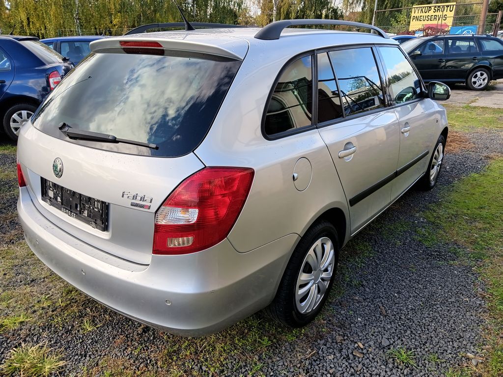skoda-fabia-1-6-combi-ambiente - 4