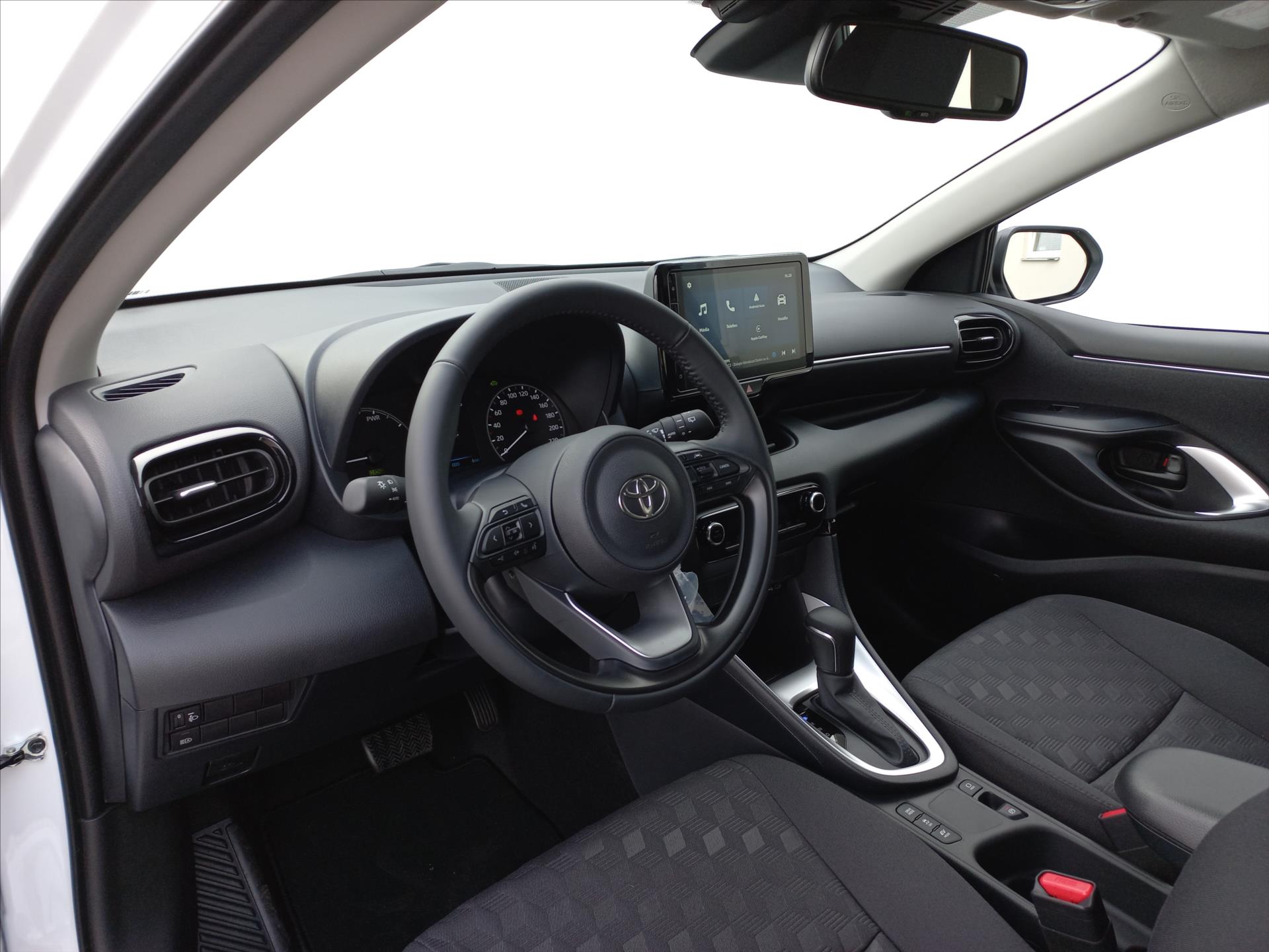 toyota-yaris-1-5-hybrid-e-cvt-116k-comfort - 9