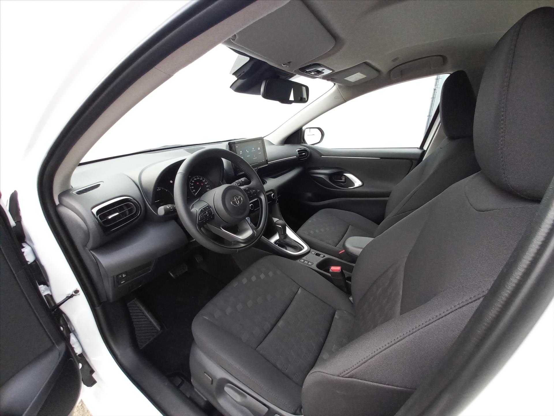 toyota-yaris-1-5-hybrid-e-cvt-116k-comfort - 8