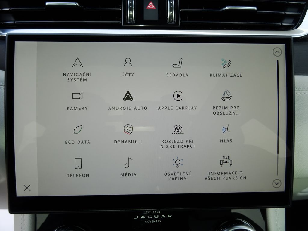 jaguar-f-pace-d200-awd-r-dynamic-panorama - 8