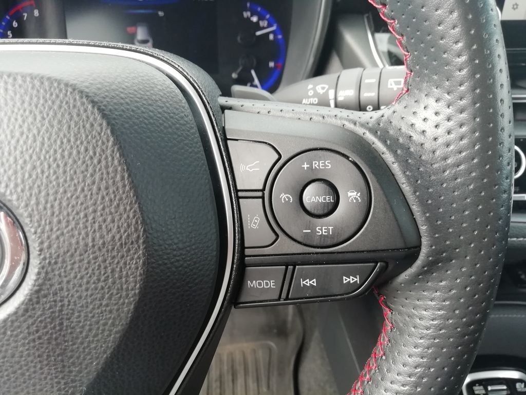 toyota-corolla-gr-sport-ts-2-0-hev-e-cvt - 8