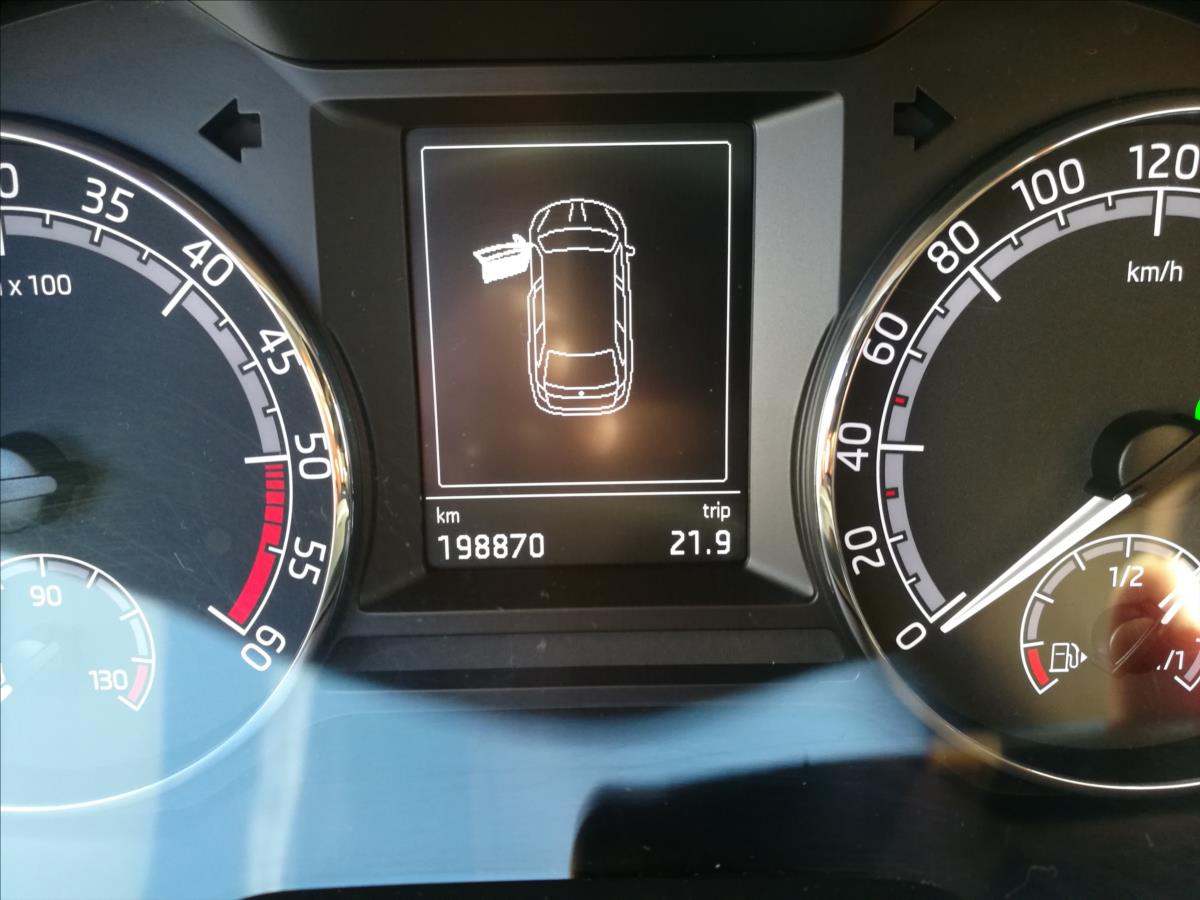 skoda-octavia-1-6-tdi-dsg-1-majitel - 5