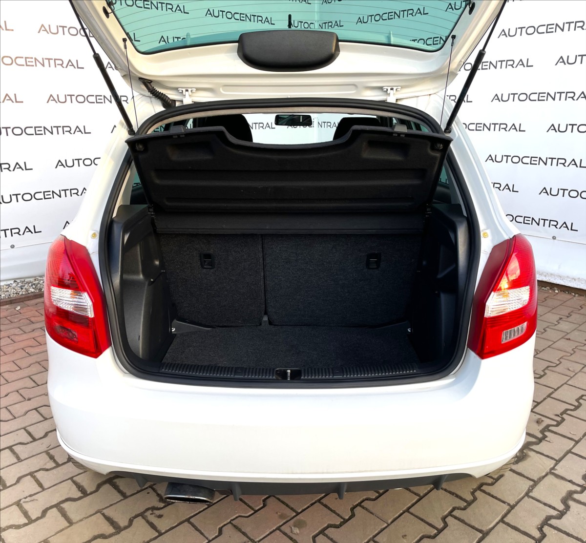 skoda-fabia-1-2-tsi-rs-line-63kw-po-servisu - 9