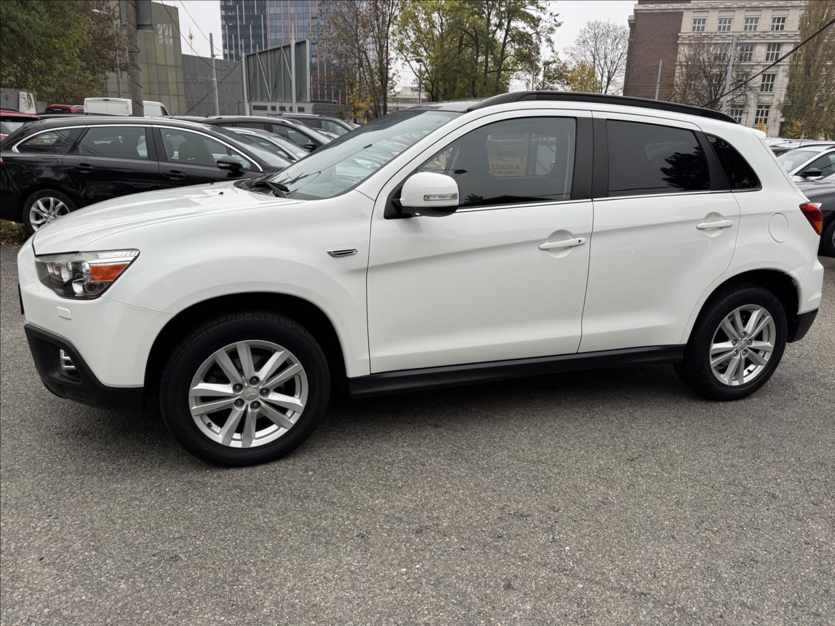 mitsubishi-asx-1-8-pekny-stav-xenon - 3