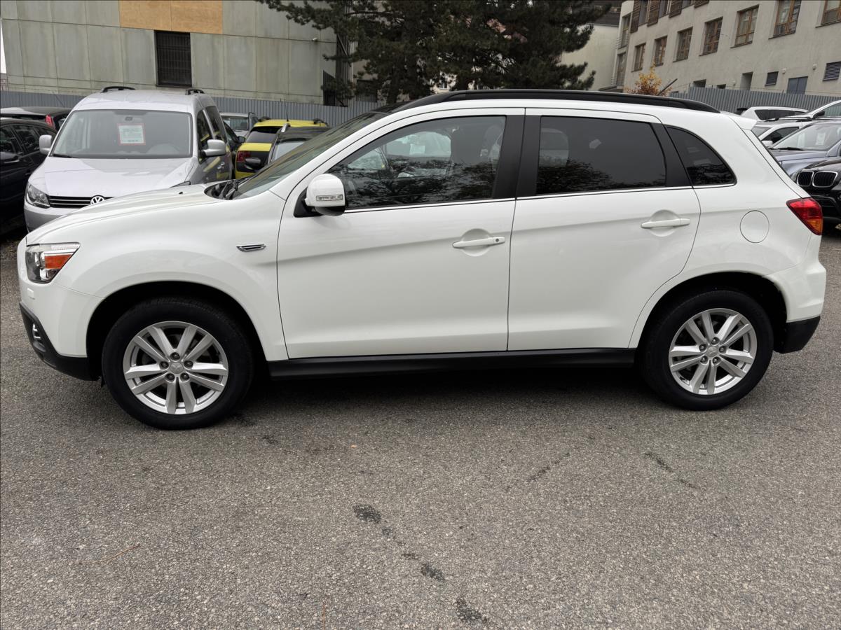 mitsubishi-asx-1-8-pekny-stav-xenon - 4