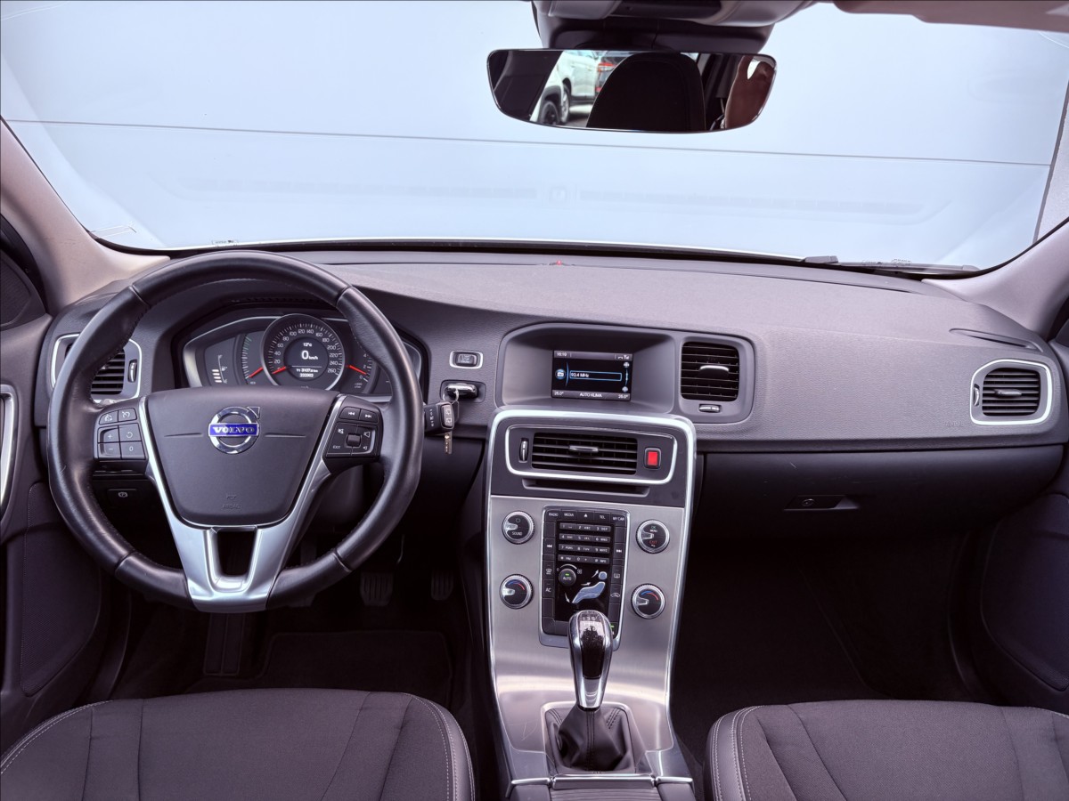volvo-v60-2-0-d2-zaruka-momentum-cz - 6