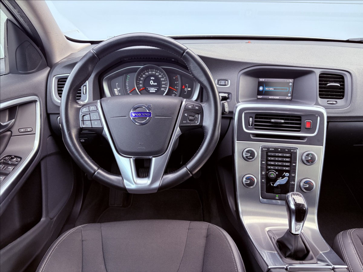 volvo-v60-2-0-d2-zaruka-momentum-cz - 7