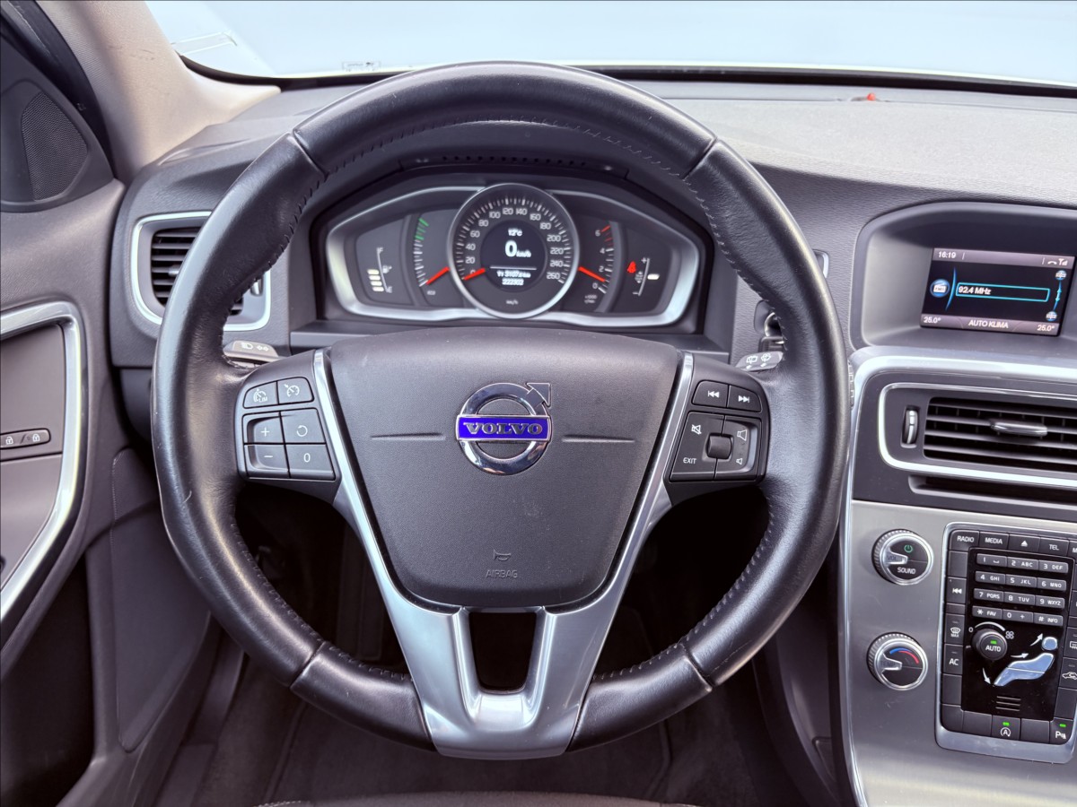 volvo-v60-2-0-d2-zaruka-momentum-cz - 8