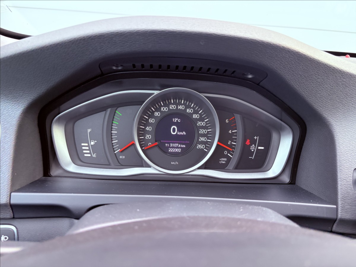 volvo-v60-2-0-d2-zaruka-momentum-cz - 9