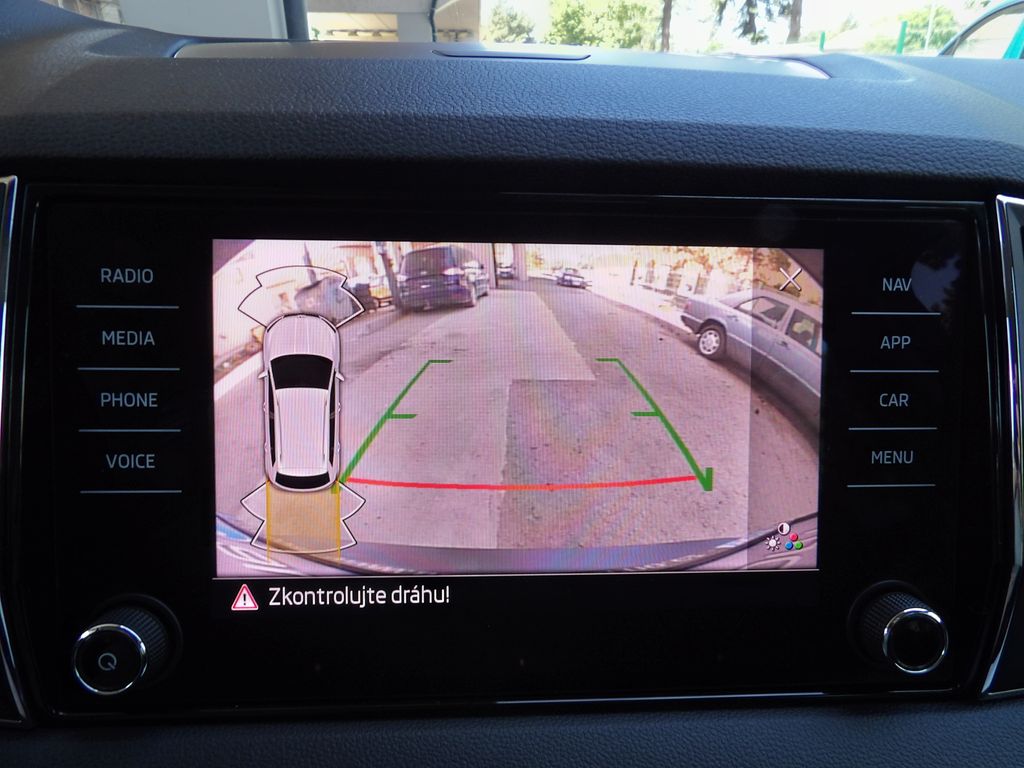 skoda-karoq-1-5tsi-dsg-style-led-navi-dph - 8