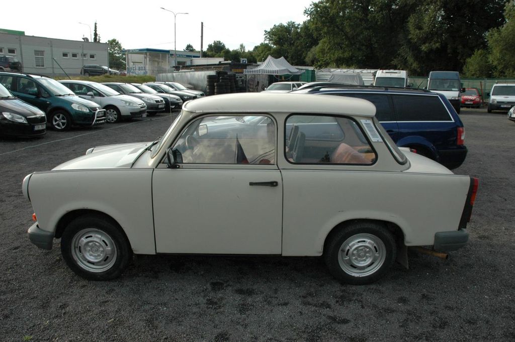 trabant-kombi-1-1-razeni-na-podlaze-veteran - 1
