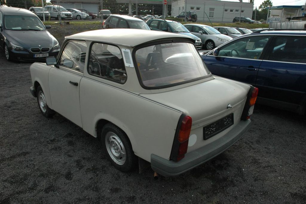 trabant-kombi-1-1-razeni-na-podlaze-veteran - 2