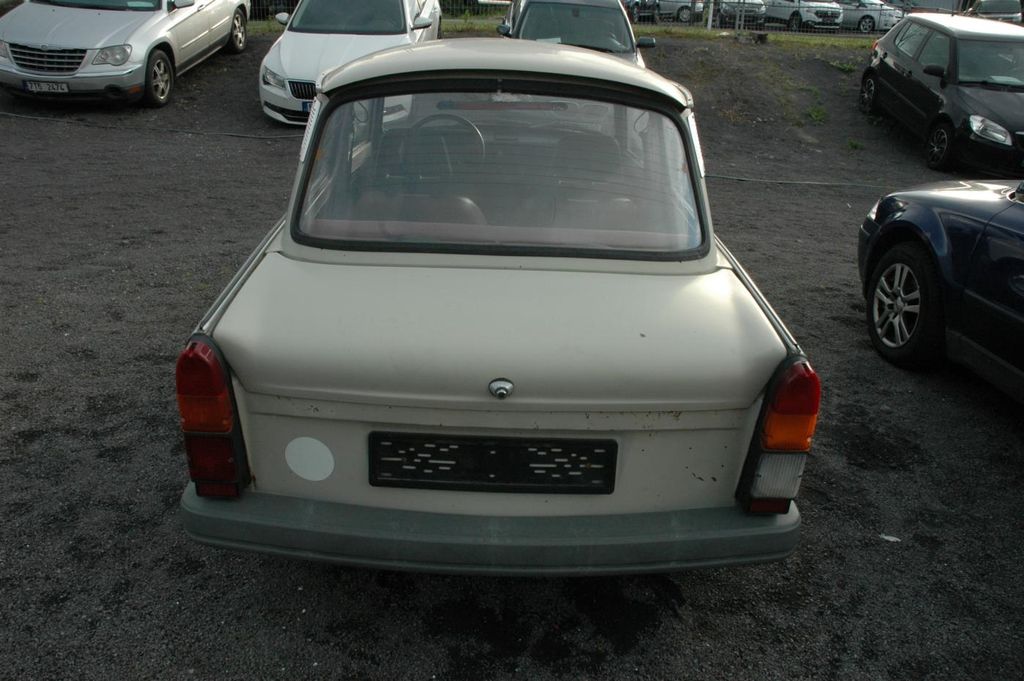 trabant-kombi-1-1-razeni-na-podlaze-veteran - 3