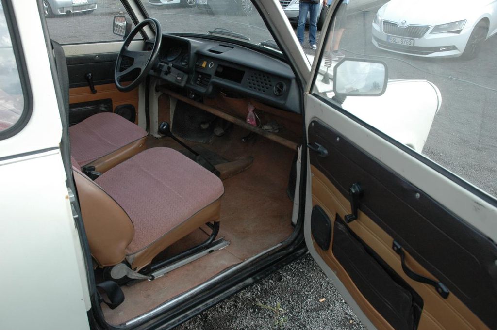 trabant-kombi-1-1-razeni-na-podlaze-veteran - 6