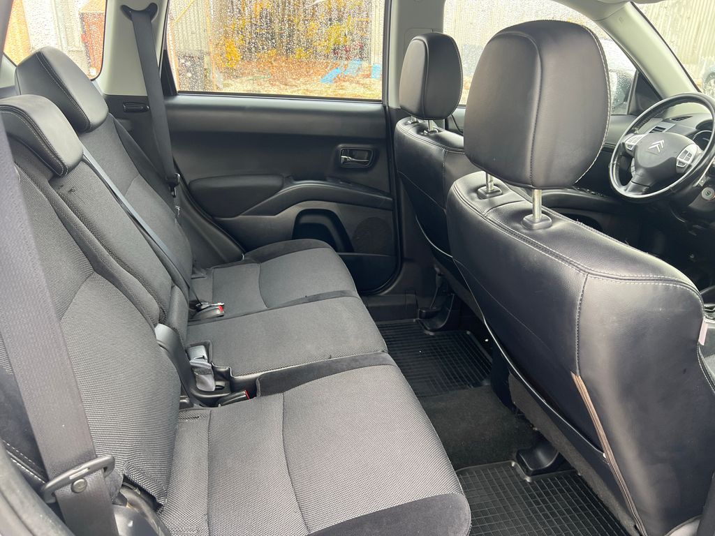 citroen-c-crosser-2-2-hdi - 9