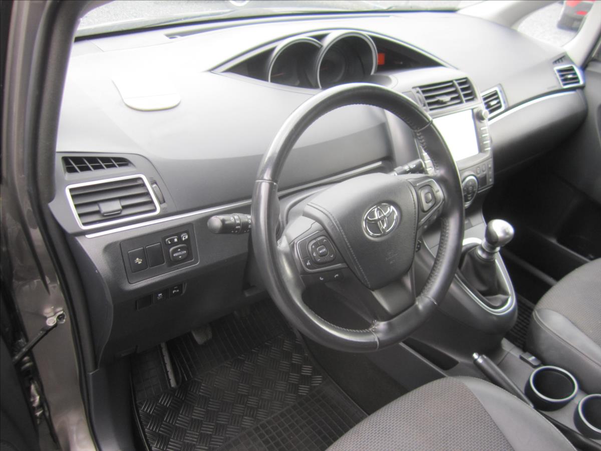 toyota-verso-1-8-valvematic-bi-xenony - 9
