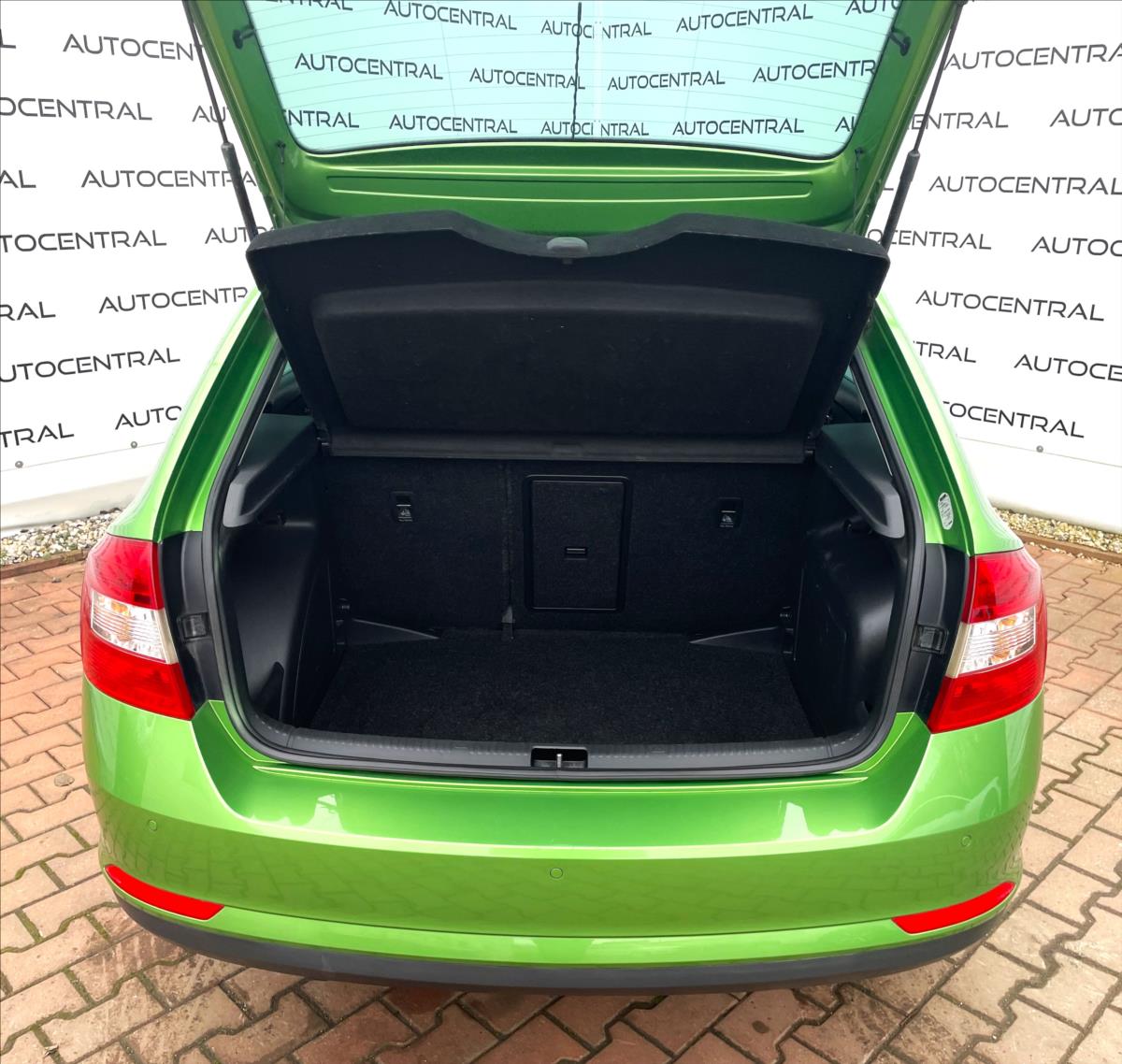 skoda-rapid-1-6-tdi-joy-85kw-led-xenon-tz - 9