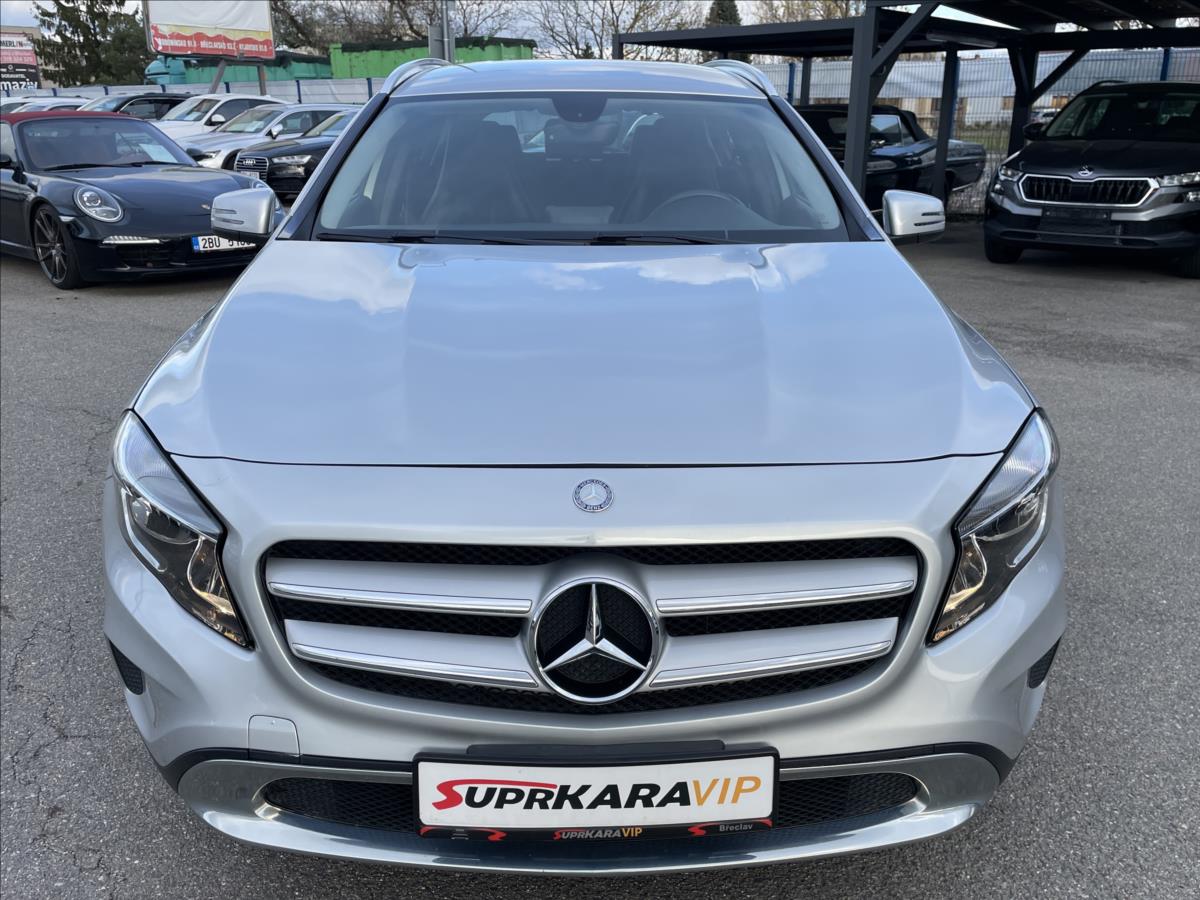 mercedes-benz-gla-180-cdi-navi-polokuze-kamera-manual-lita-kola-bez-koroze-servis-do-157tkm - 1