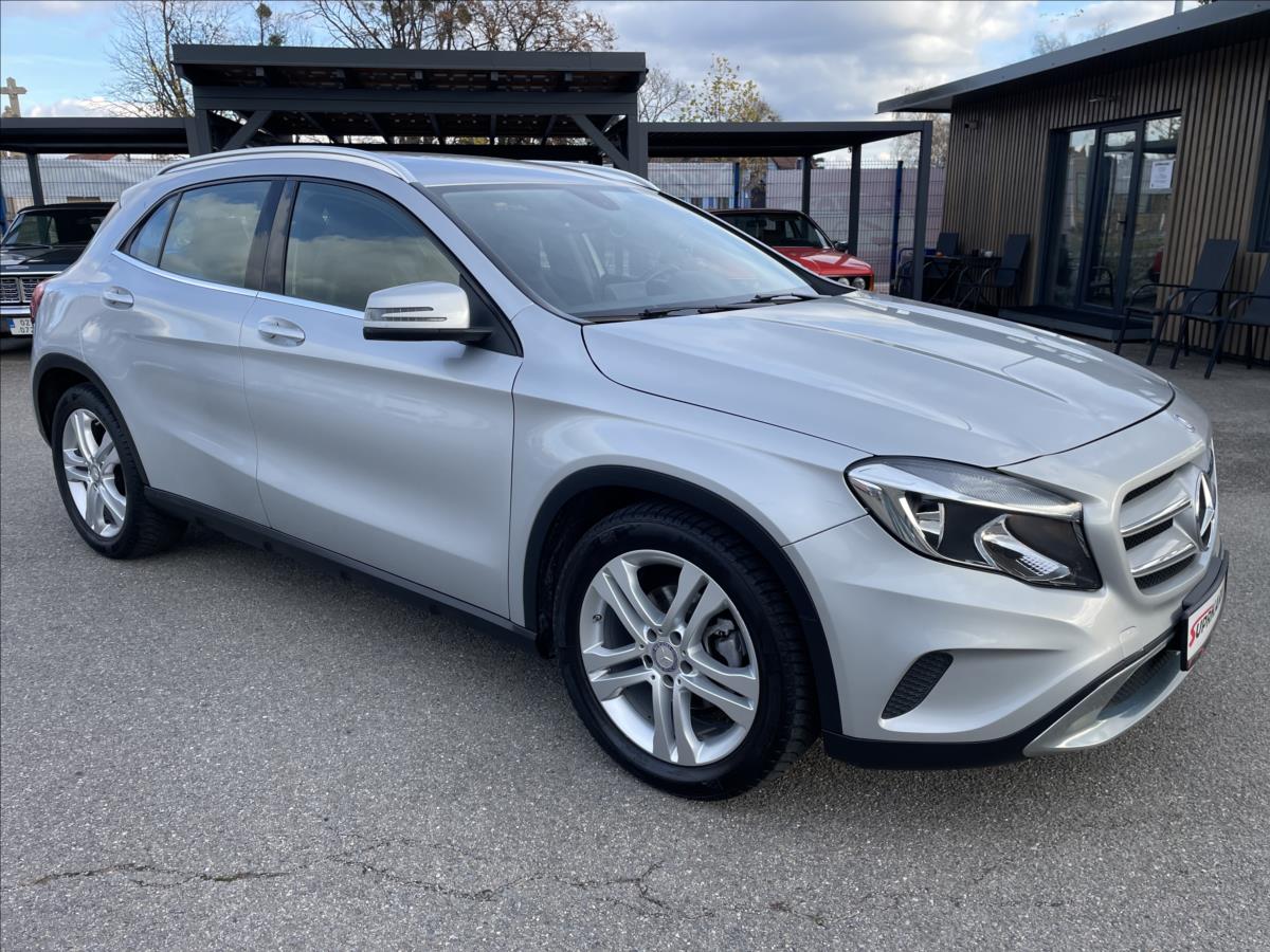 mercedes-benz-gla-180-cdi-navi-polokuze-kamera-manual-lita-kola-bez-koroze-servis-do-157tkm - 2