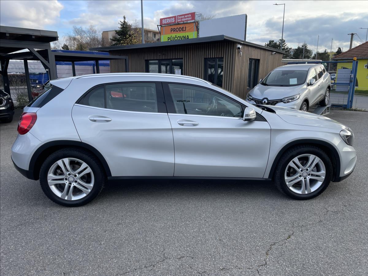 mercedes-benz-gla-180-cdi-navi-polokuze-kamera-manual-lita-kola-bez-koroze-servis-do-157tkm - 3