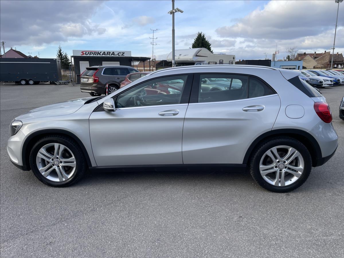 mercedes-benz-gla-180-cdi-navi-polokuze-kamera-manual-lita-kola-bez-koroze-servis-do-157tkm - 7