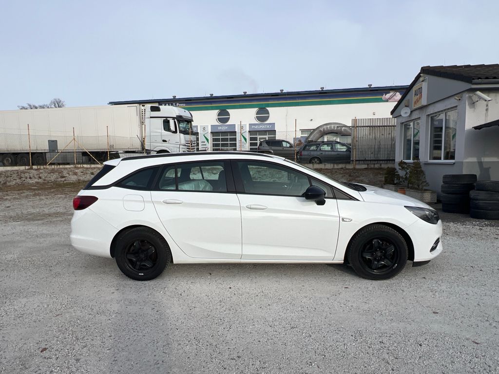 opel-astra-sports-tourer-1-5 - 1