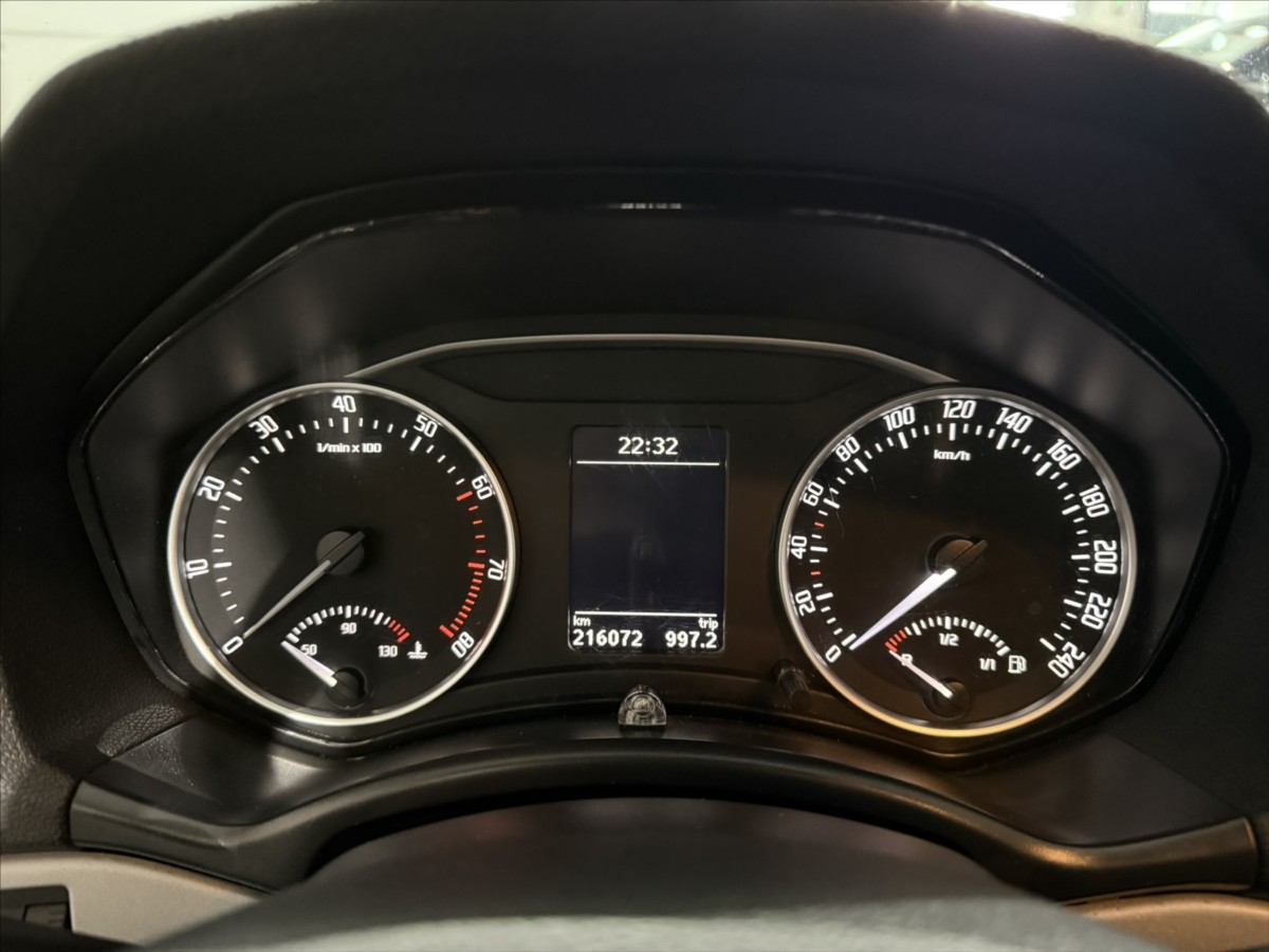 skoda-octavia-1-2-tsi-77-kw-navigace-tazne - 8