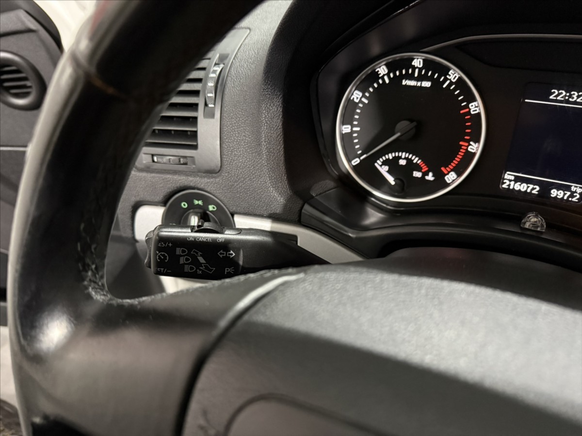 skoda-octavia-1-2-tsi-77-kw-navigace-tazne - 9