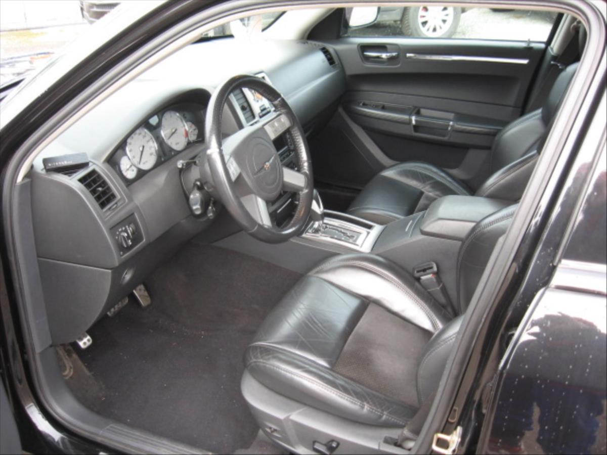 chrysler-300c-6-1-hemi-srt-8 - 6