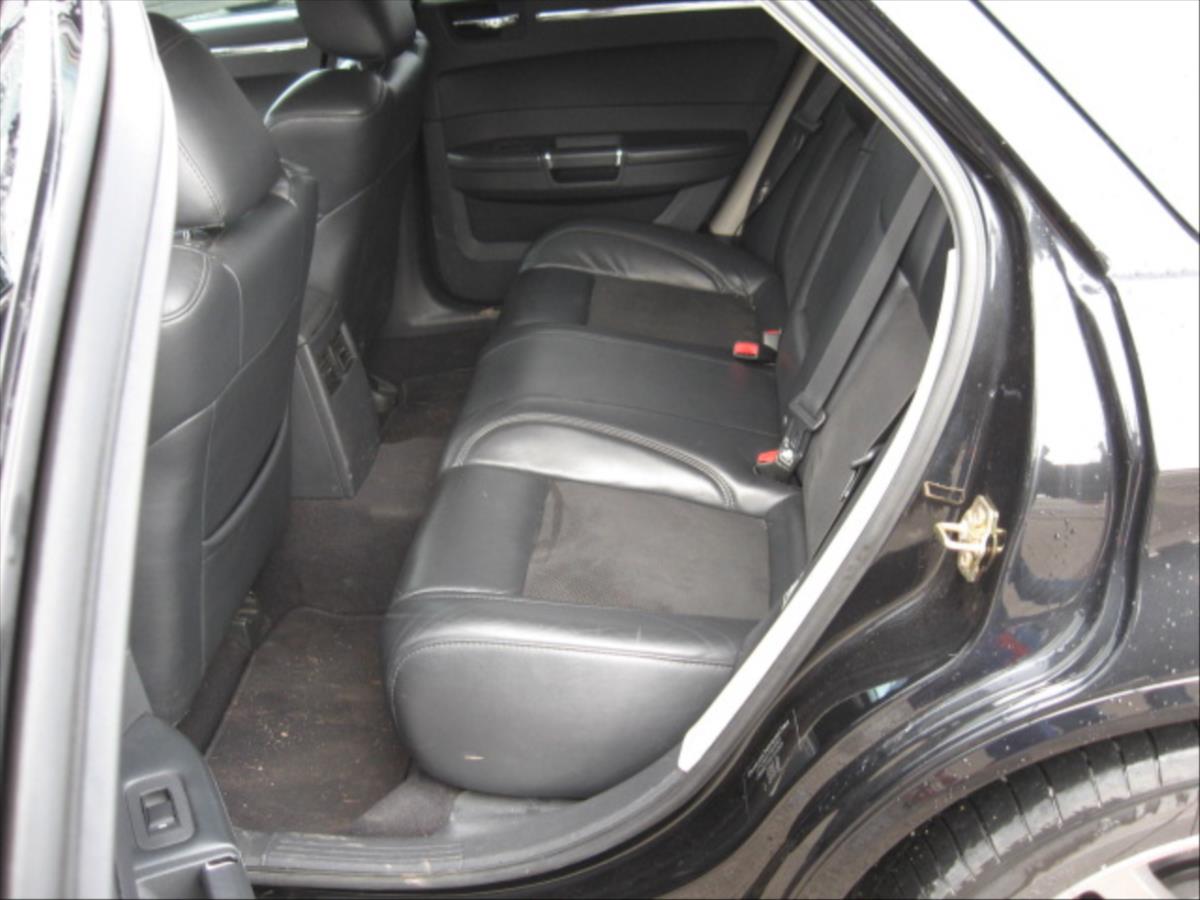 chrysler-300c-6-1-hemi-srt-8 - 7