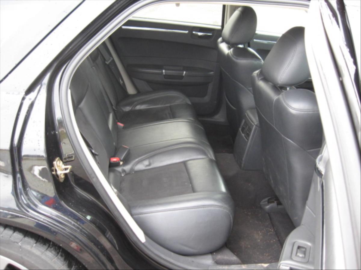 chrysler-300c-6-1-hemi-srt-8 - 9