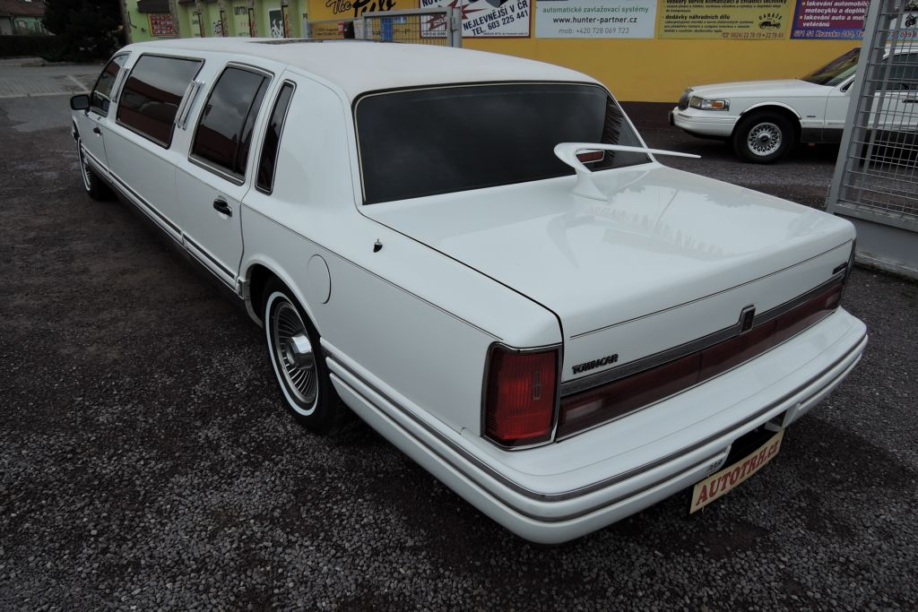 lincoln-town-car-4-6-limuzina-7-m-pronajem - 4