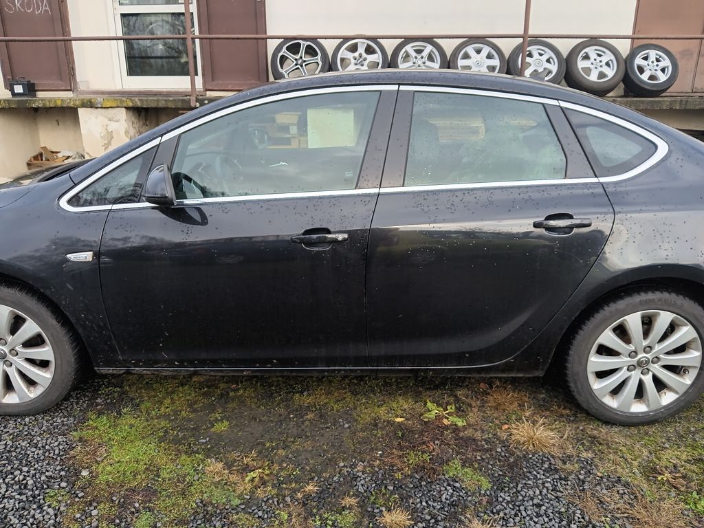 opel-astra-1-4i-turbo-cosmo-lpg - 1