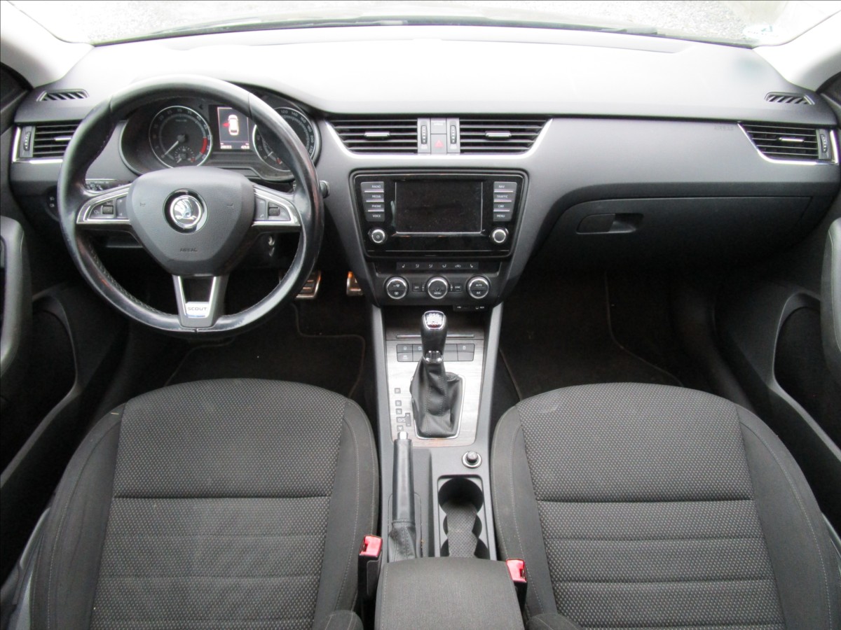 skoda-octavia-combi-2-0tdi-dsg-scout - 6