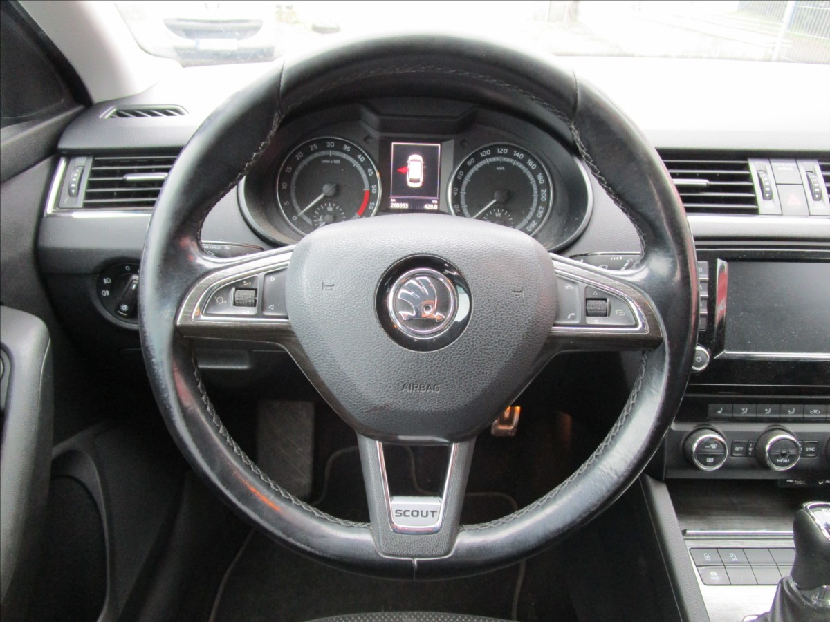 skoda-octavia-combi-2-0tdi-dsg-scout - 7