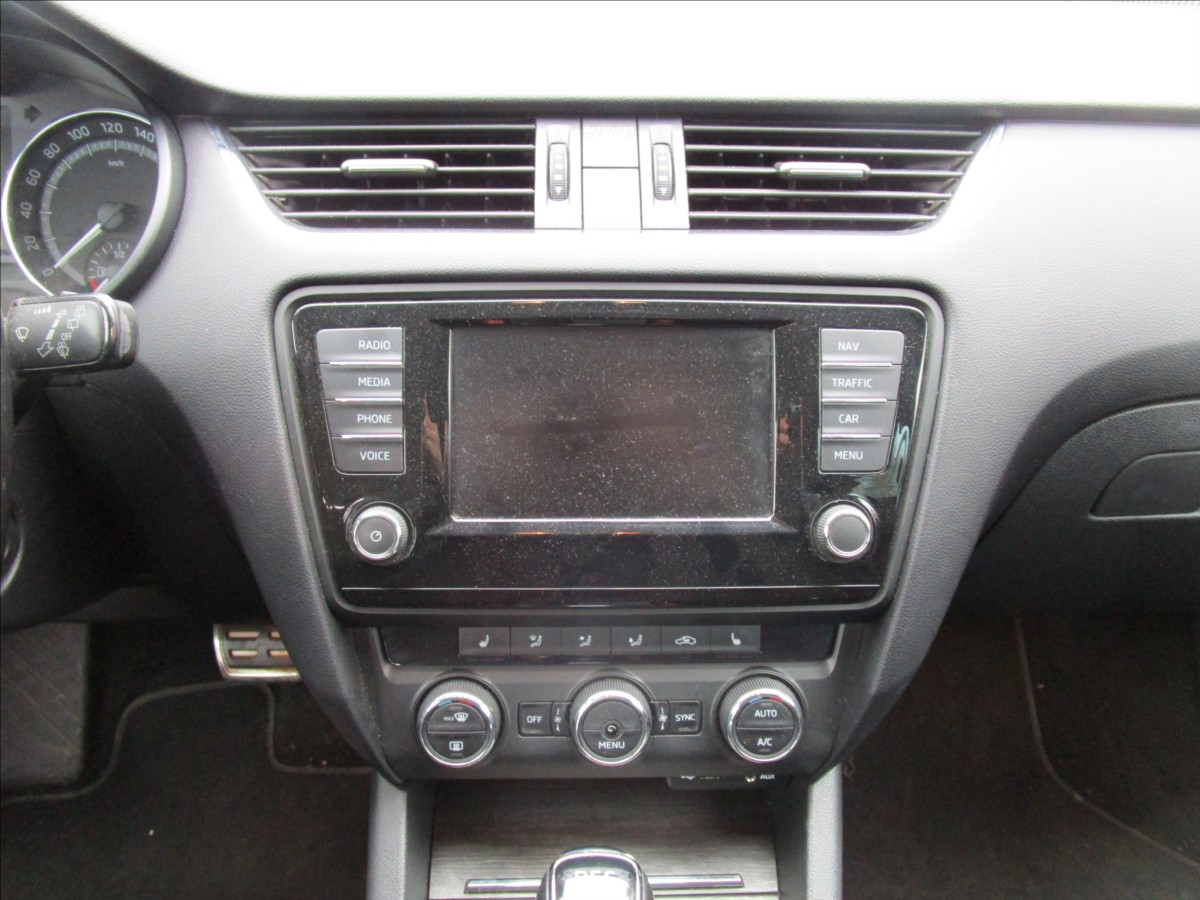 skoda-octavia-combi-2-0tdi-dsg-scout - 8