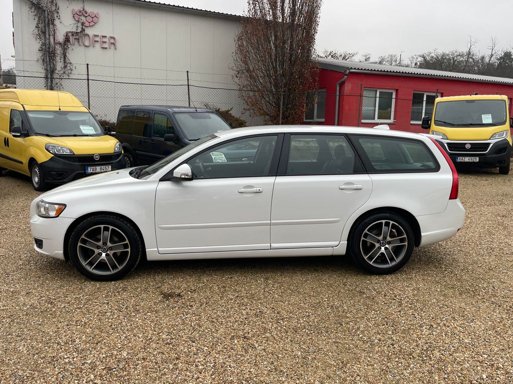 volvo-v50-1-6d-80kw-kuze-vyhrev-handsfre - 1