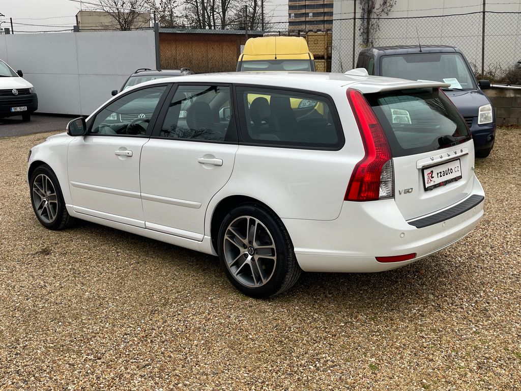 volvo-v50-1-6d-80kw-kuze-vyhrev-handsfre - 2