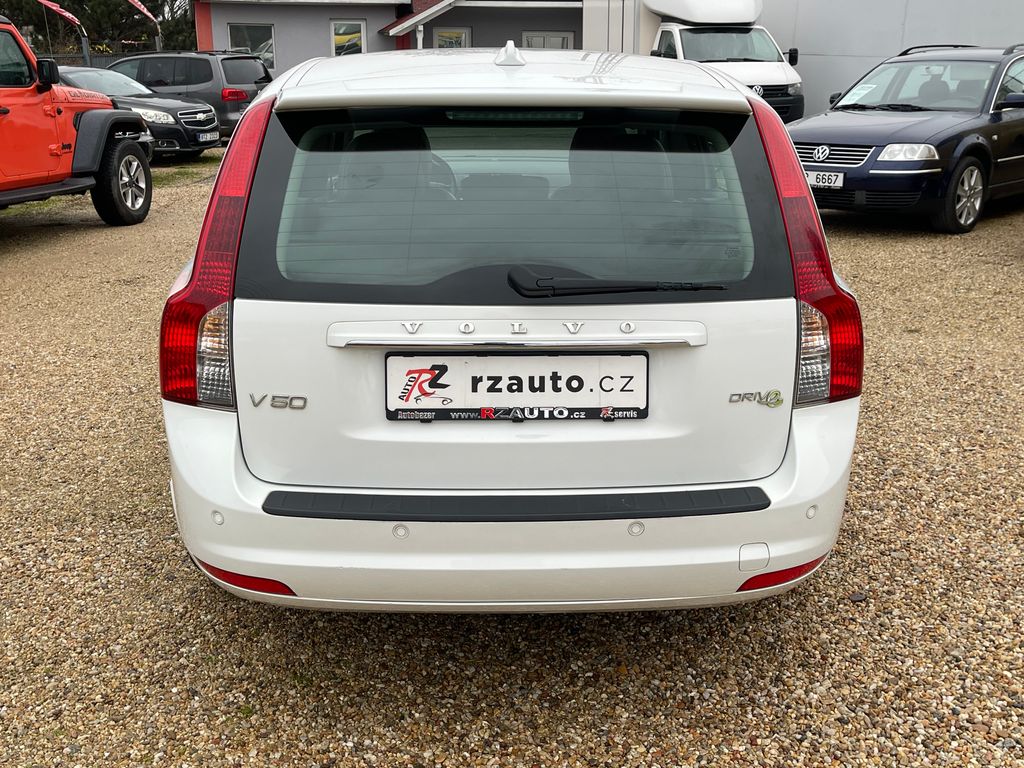 volvo-v50-1-6d-80kw-kuze-vyhrev-handsfre - 3