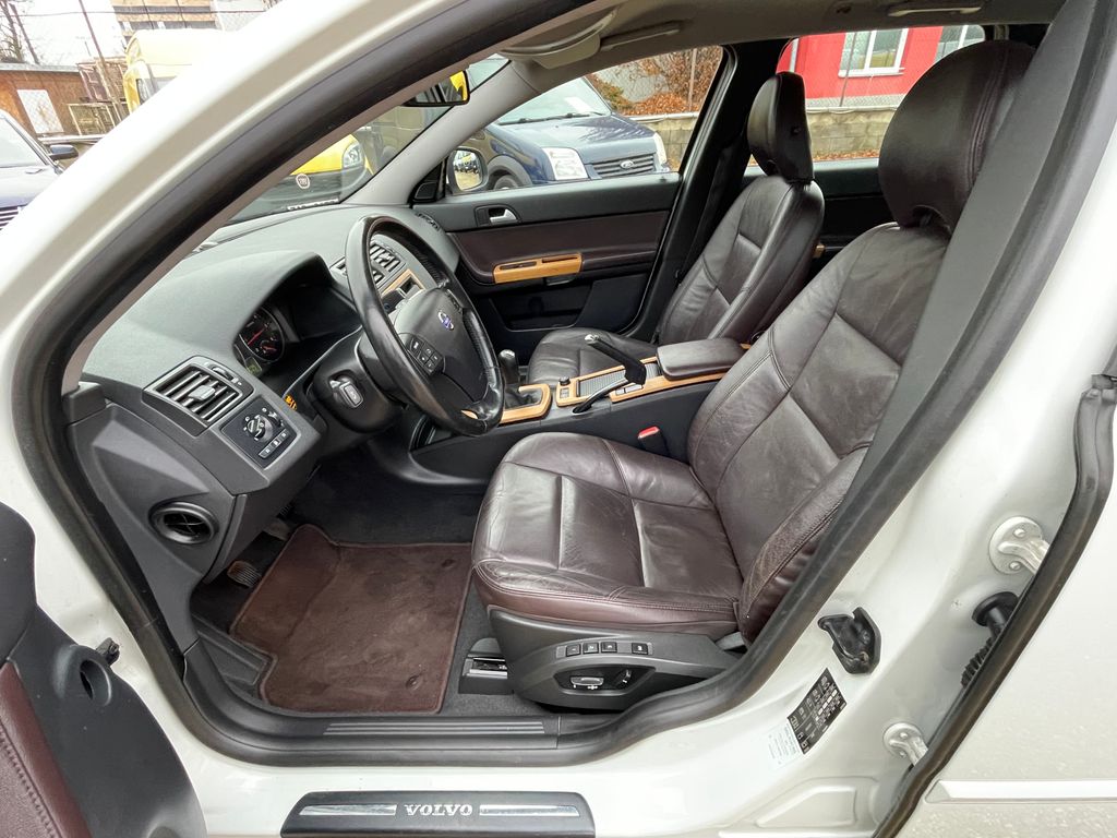 volvo-v50-1-6d-80kw-kuze-vyhrev-handsfre - 7