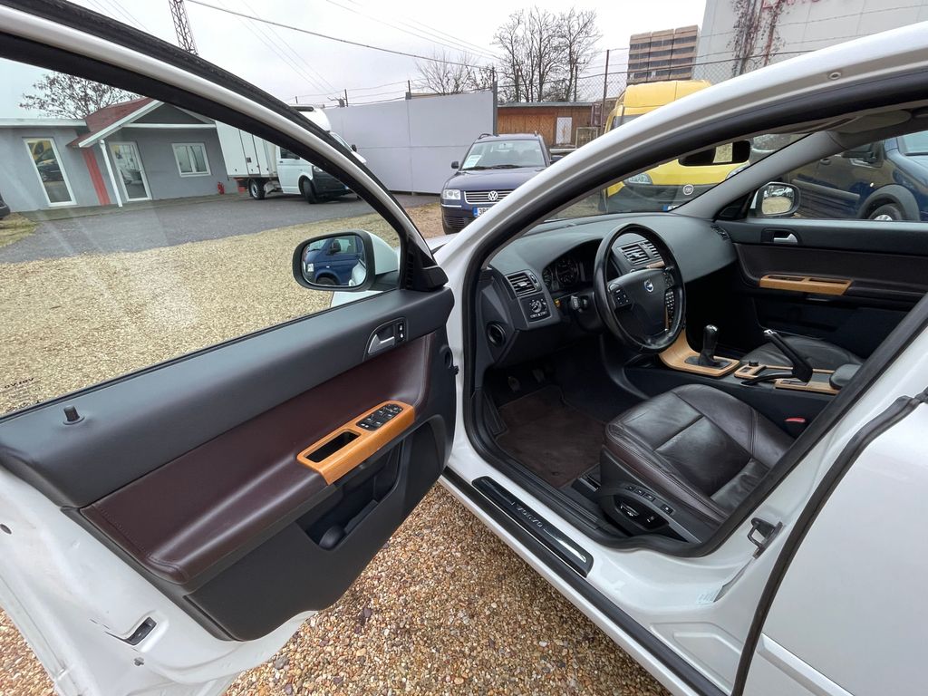 volvo-v50-1-6d-80kw-kuze-vyhrev-handsfre - 8