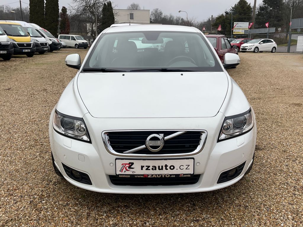 volvo-v50-1-6d-80kw-kuze-vyhrev-handsfre - 9