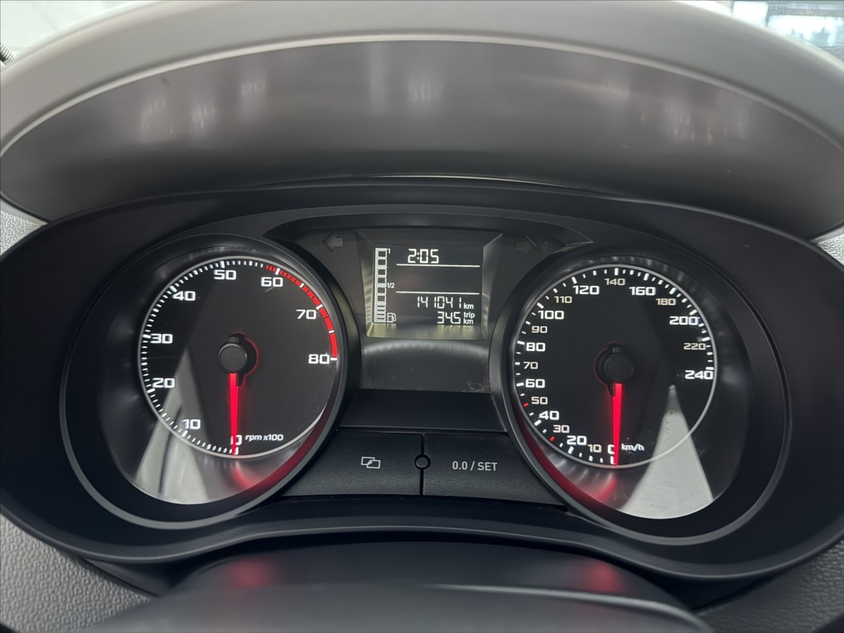 seat-ibiza-1-2-i-klimatizace-nova-stk - 8