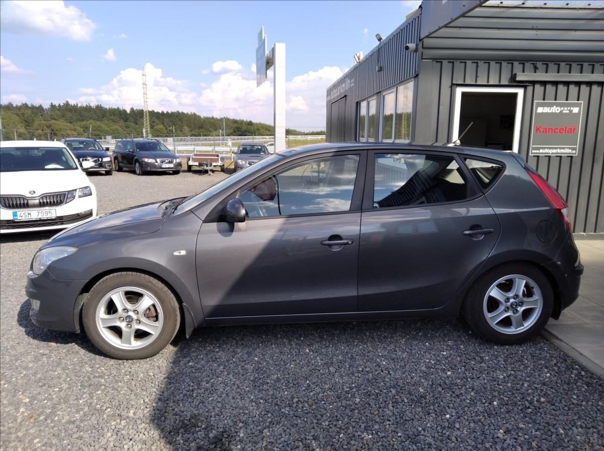hyundai-i30-1-6-crdi-vgt-66kw-comfort - 3