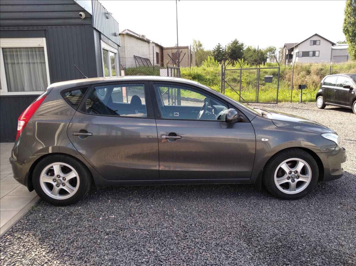 hyundai-i30-1-6-crdi-vgt-66kw-comfort - 7