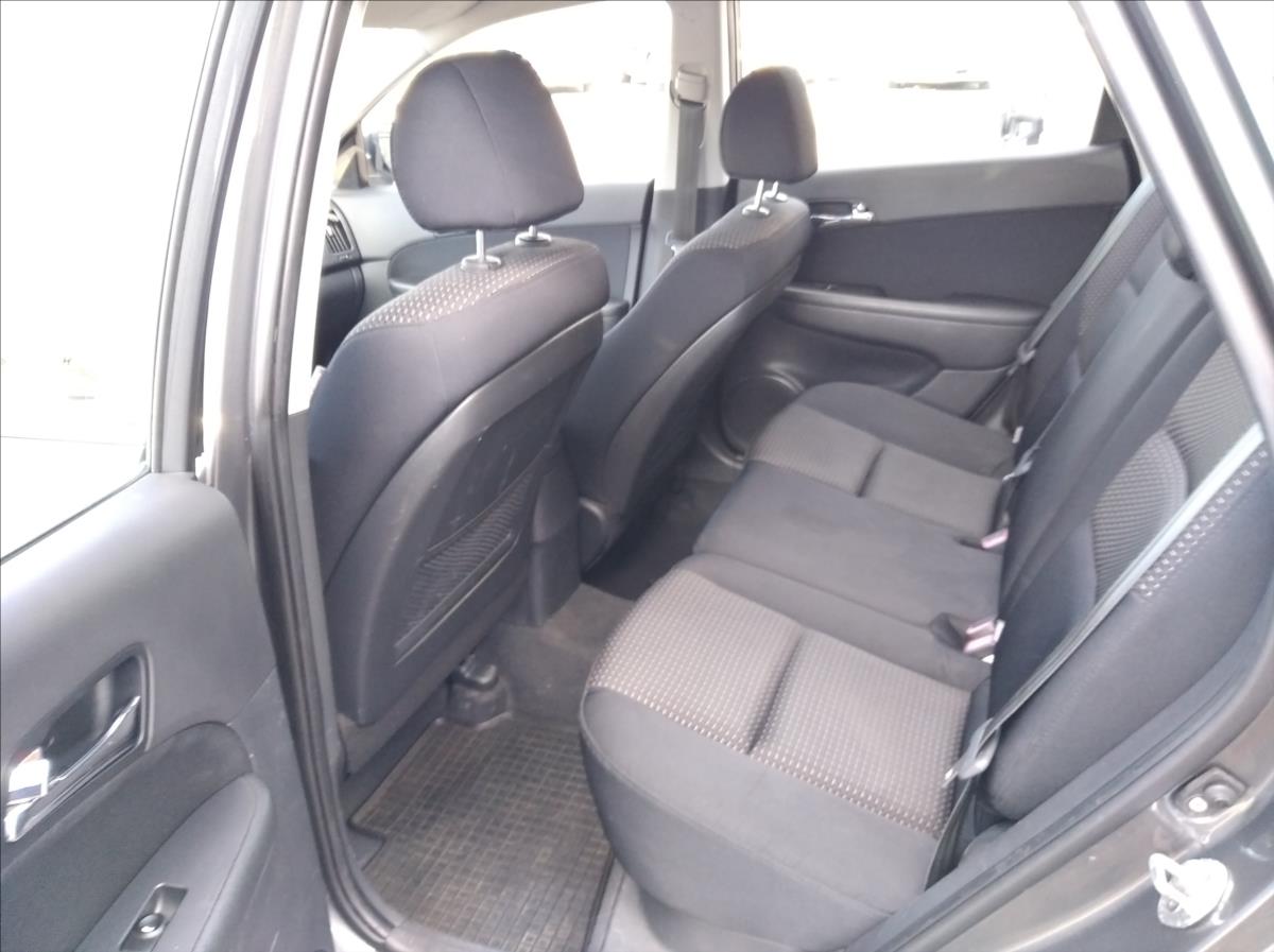 hyundai-i30-1-6-crdi-vgt-66kw-comfort - 8